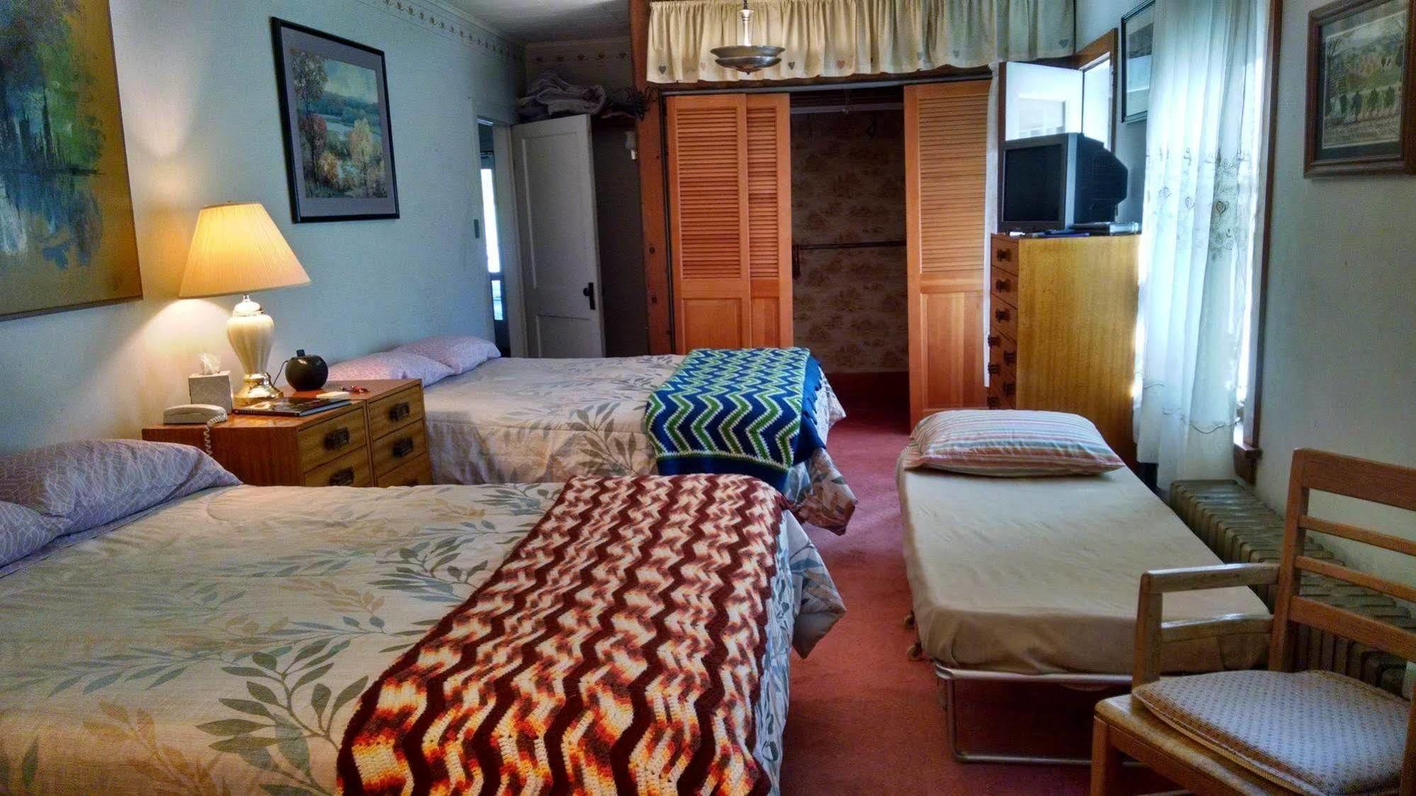Fish & Loaves Bed And Breakfast Numidia Exterior foto