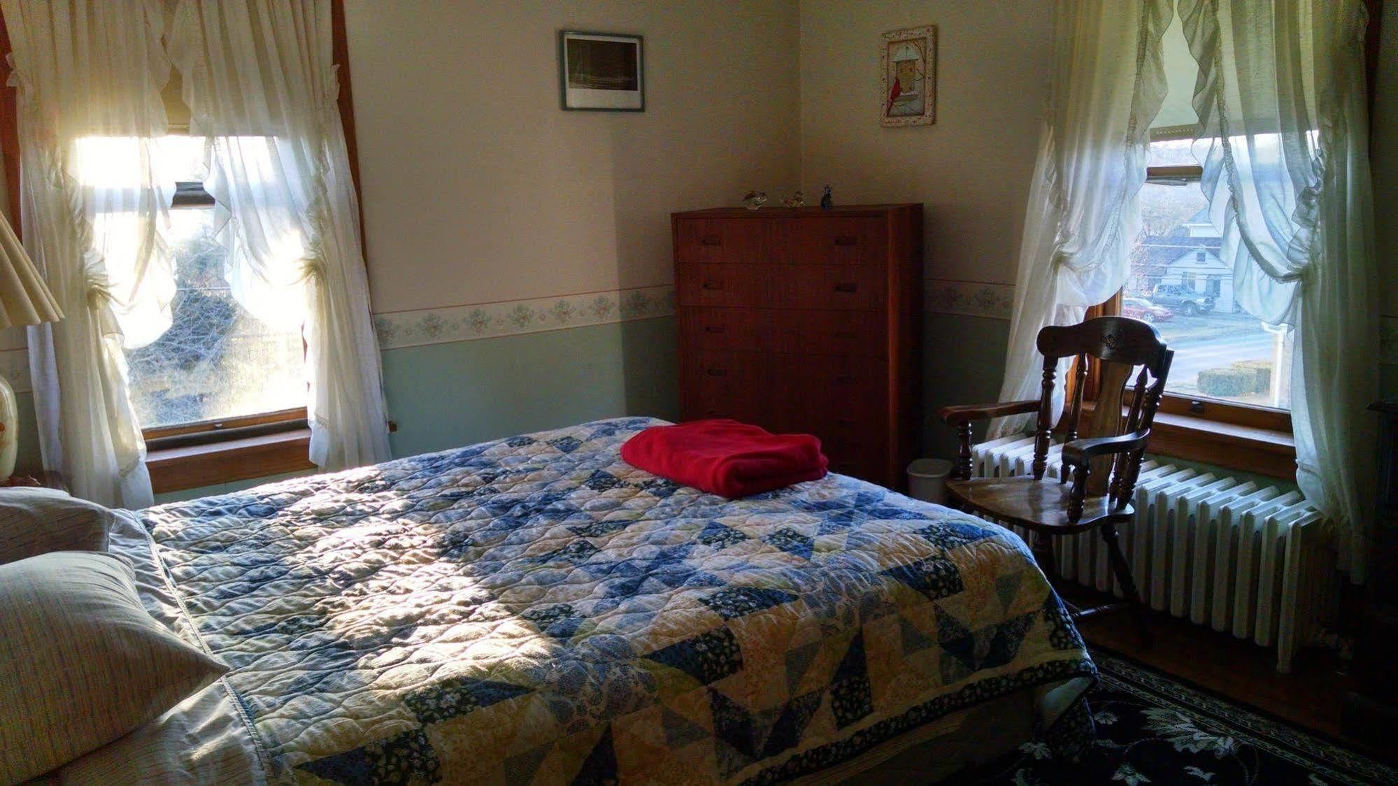 Fish & Loaves Bed And Breakfast Numidia Exterior foto